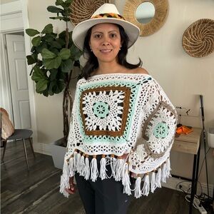 Poncho boho chic mándala handmade crochet one size NWT